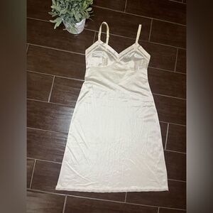 Lorraine nude nylon vintage slip sz 34 Tall
